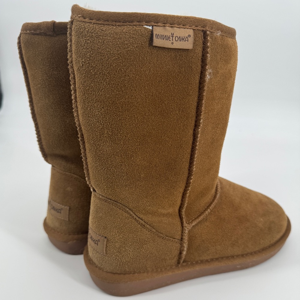 Minnetonka sheepskin fur lined boots
